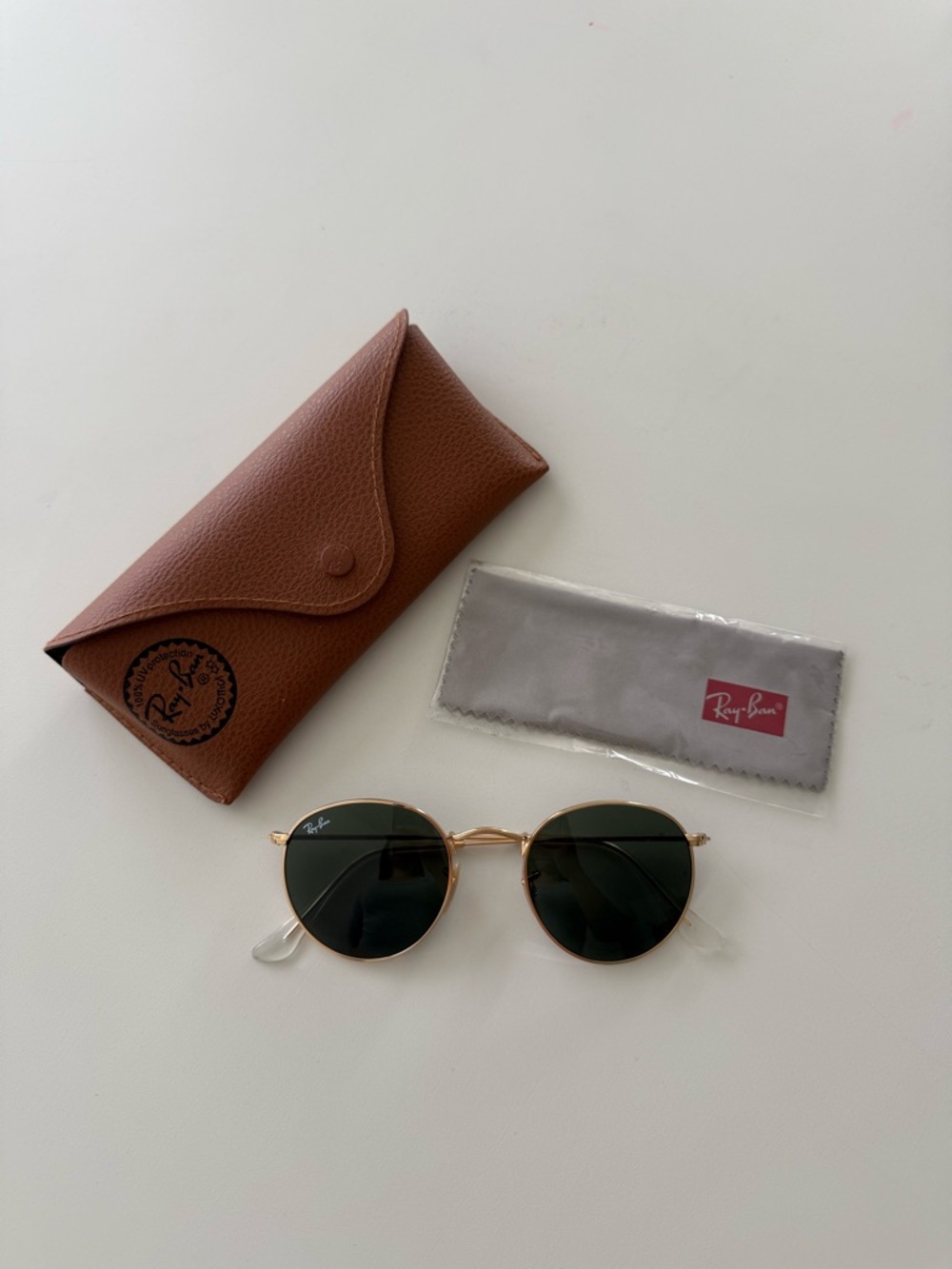 Ray-Ban Gold Frame Sunglasses with Dark Green Lenses - Picture 8 of 8